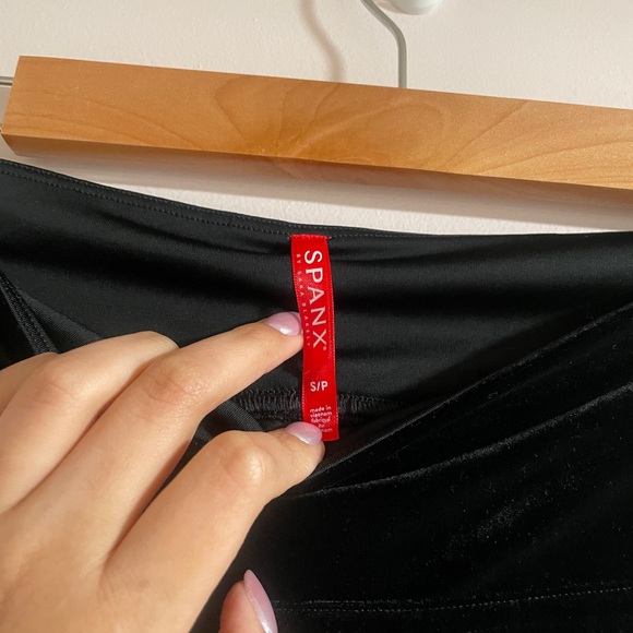 SPANX Velvet Leggings Very Black Size Small - Picture 3 of 4